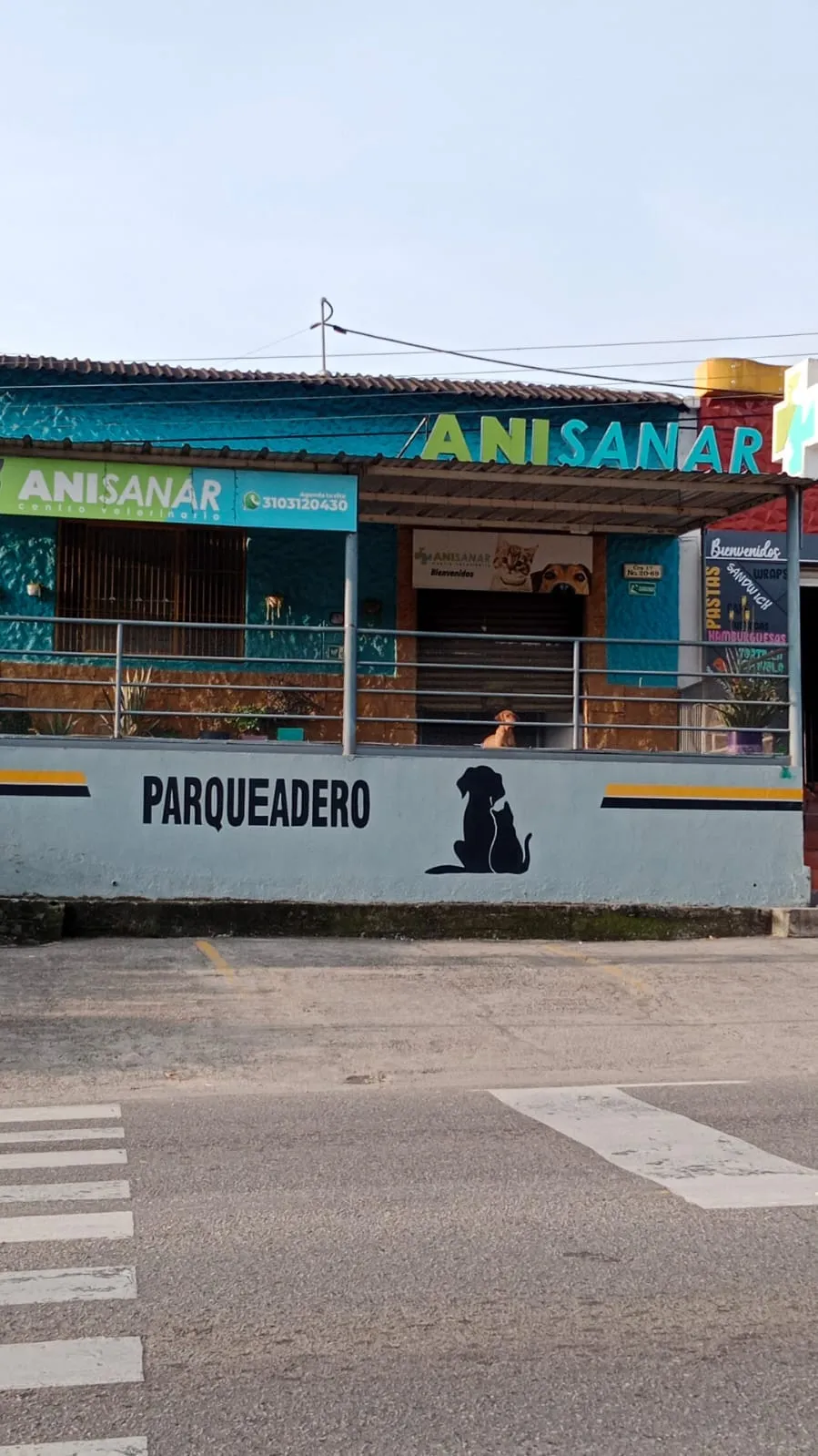 Fachada del centro veterinario Anisanar en San Gil, Santander